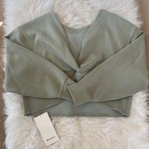 NWT Lululemon Twist to Front Pullover